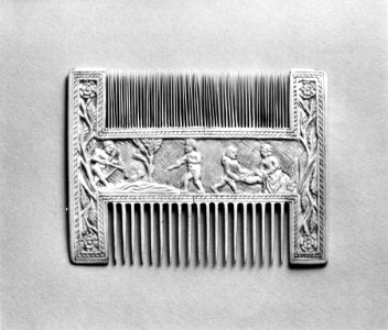 French - Comb with Secular Scenes - Walters 71266 - Reverse