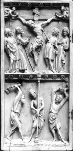 French - Diptych Leaf with the Crucifixion and Flagellation - Walters 71124 (2)