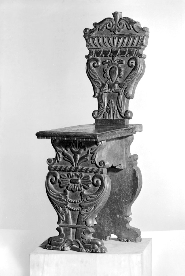 French - Sgabello-Type Chair with Scrolls - Walters 6525 - Three Quarter