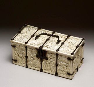French - Casket with Scenes of Romances - Walters 71264 - Three Quarter Top