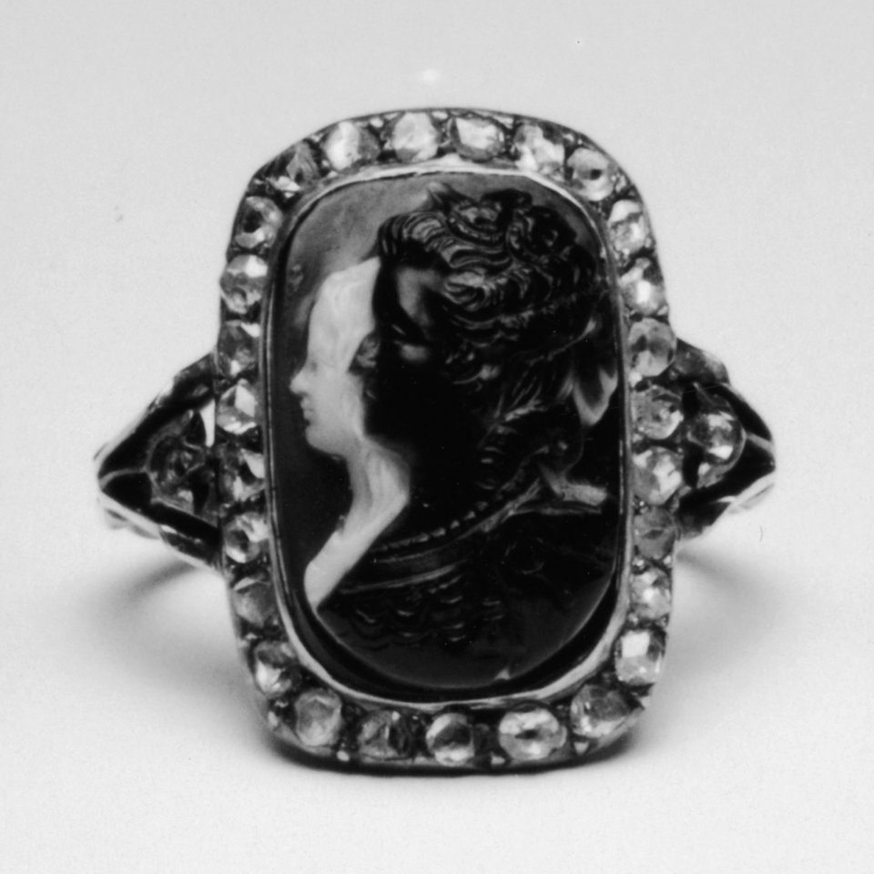 French - Cameo Ring with Marie Antoinette and the Dauphin - Walters 571787
