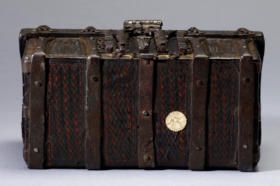 French - Casket with Scenes from Romances - Walters 7314 - Bottom