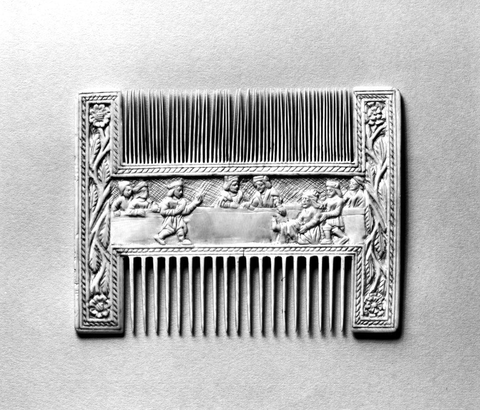 French - Comb with Secular Scenes - Walters 71266