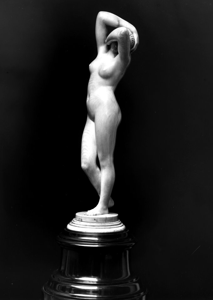 French - Phyrne - Walters 71368 - Right Three Quarter