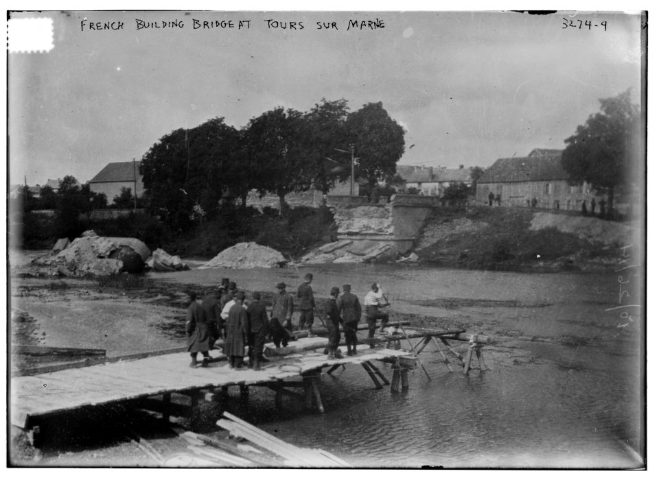 French building bridge at Tours Sur Marne LCCN2014697911