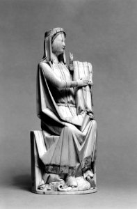 French - Virgin and Child - Walters 71235 - Three Quarter