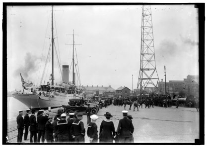 FRENCH COMMISSION TO U.S. ARRIVING AT NAVY YARD ON 'MAYFLOWER' LCCN2016867653