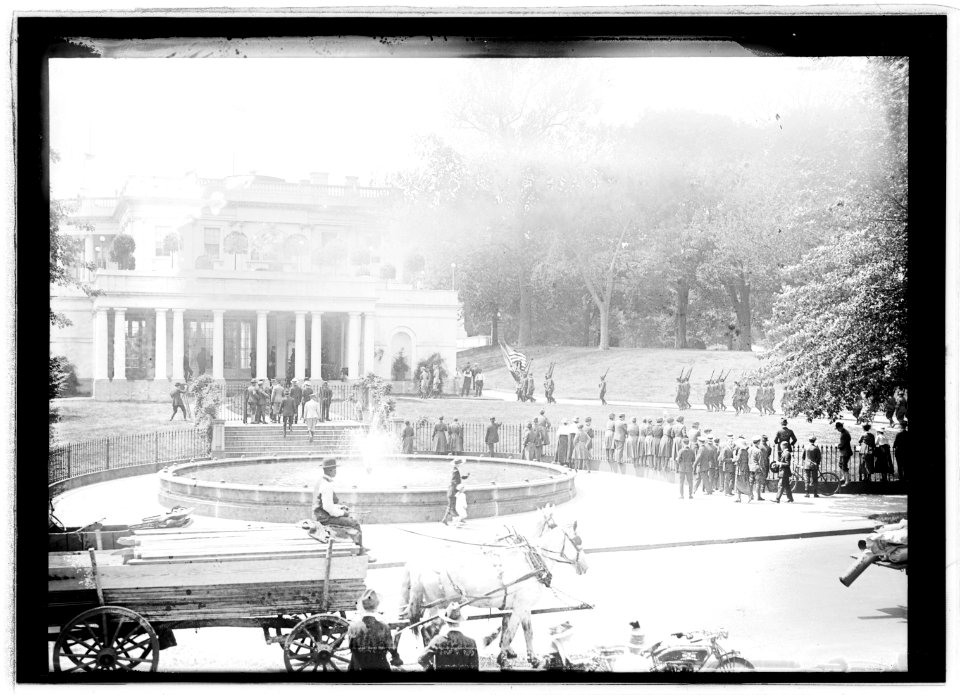 French Blue Devils, May 12, 1915 at White House, (Washington, D.C.) LCCN2016850952