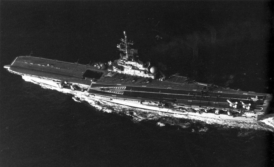 French carrier Clemenceau (R98) underway 1981