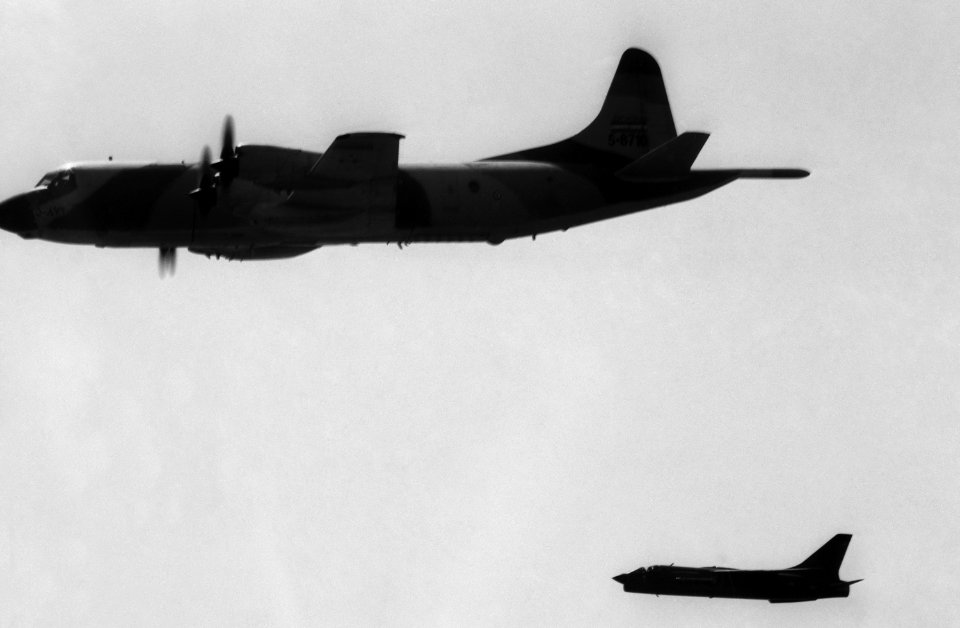 French F-8E(FN) intercepting Iranian P-3F 1988