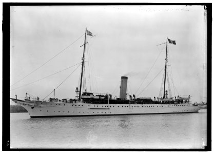 FRENCH COMMISSION TO U.S. ARRIVING AT NAVY YARD ON 'MAYFLOWER' LCCN2016867652