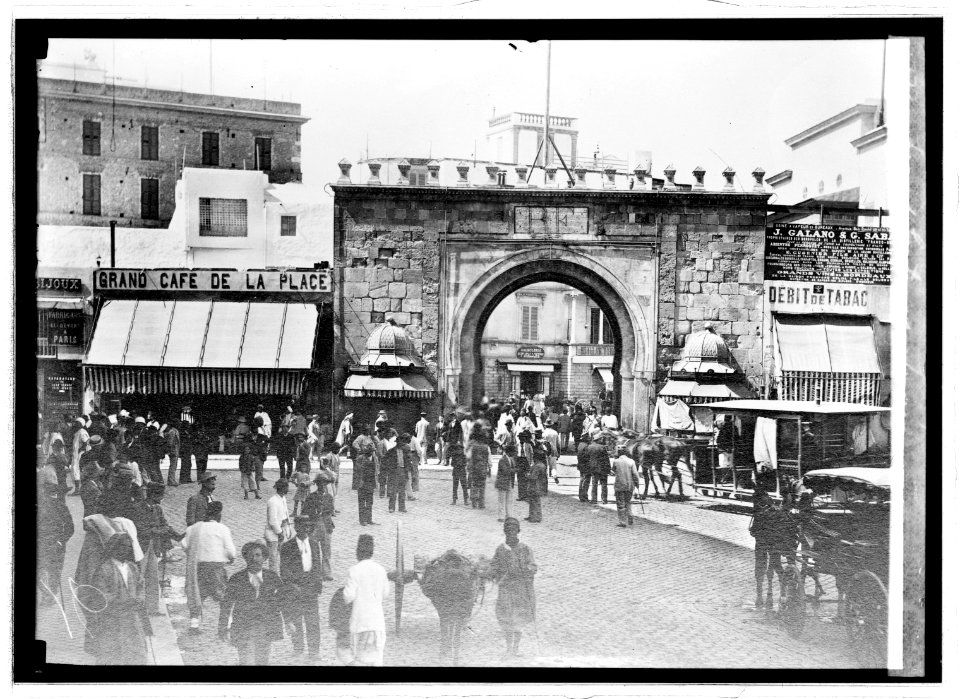 French gate at Tunis LCCN2016821060