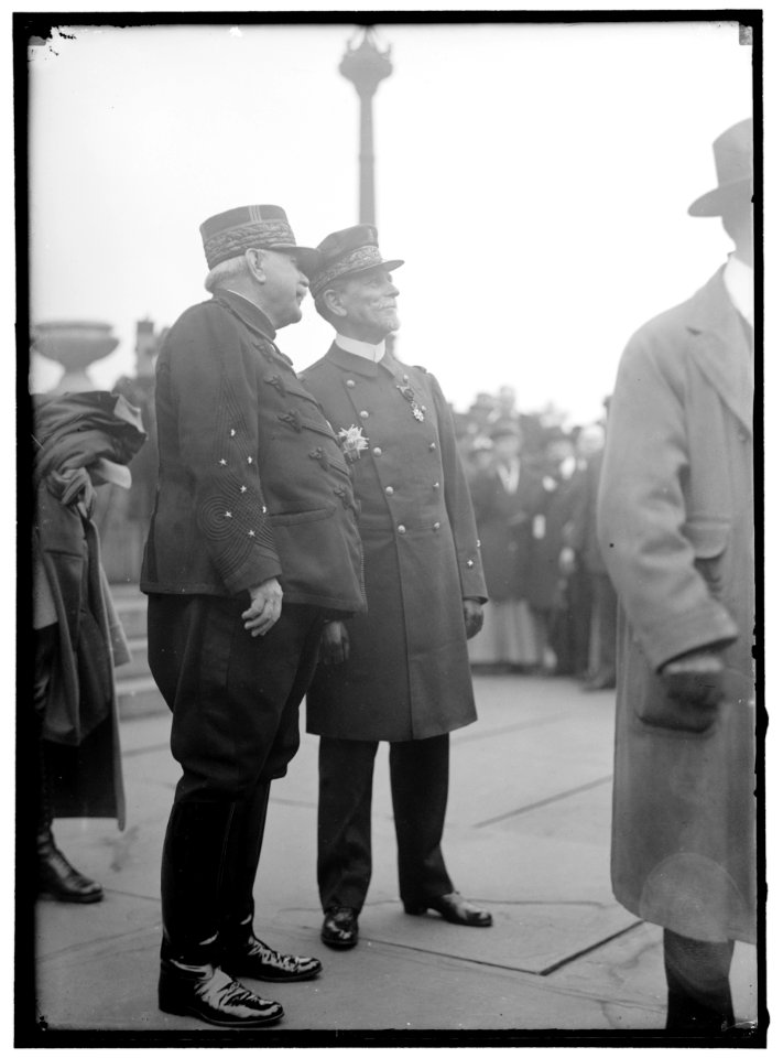 FRENCH COMMISSION TO U.S. JOFFRE & CHOCHEFRAT AT NAVY YARD LCCN2016865553