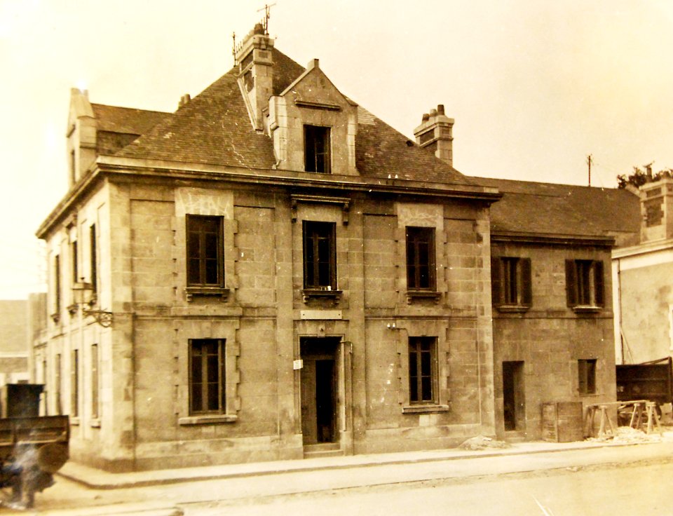French Customs House now a Finance Office for Americans. Q.M.C. Depot No. 1, Base Section No.1, St. Nazaire, France, 1918 (27712472424)