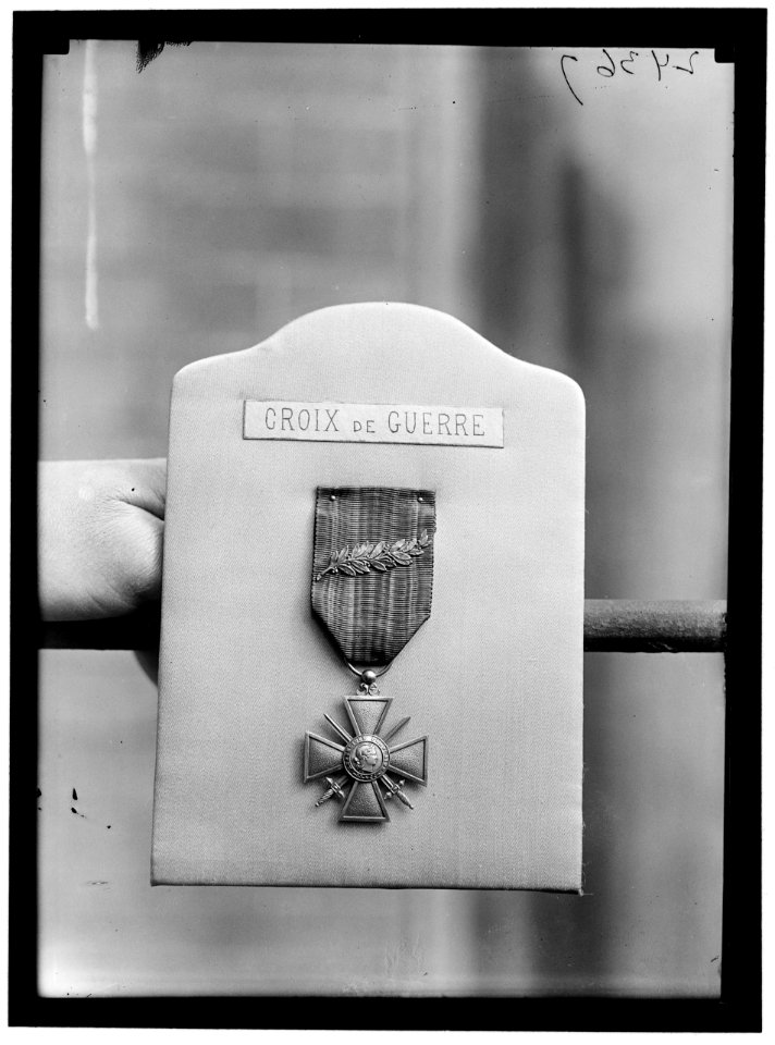 FRENCH MEDALS. CROIX DE GUERRE LCCN2016869113