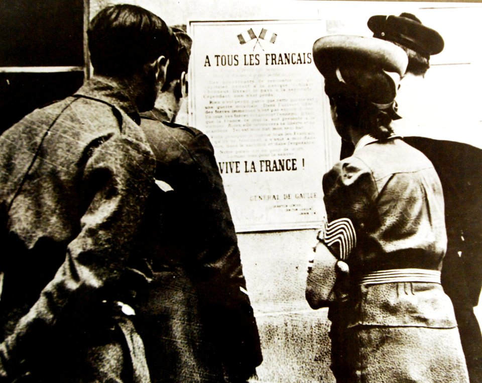 French men and women read a French war poster written by General de Gaulle, WWII (24322369421)
