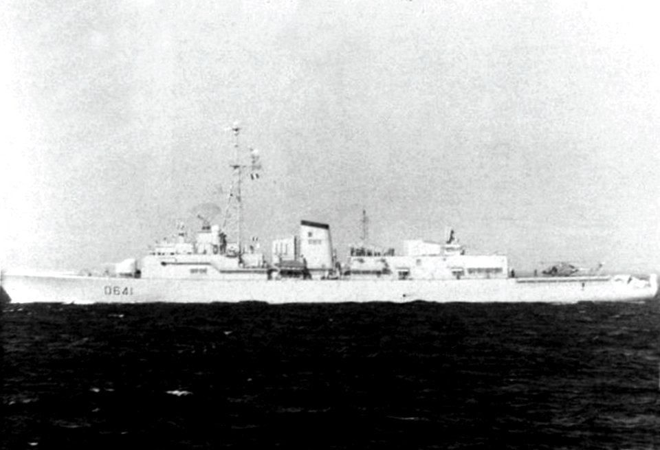 French destroyer Dupleix (D641) underway, circa in 1985