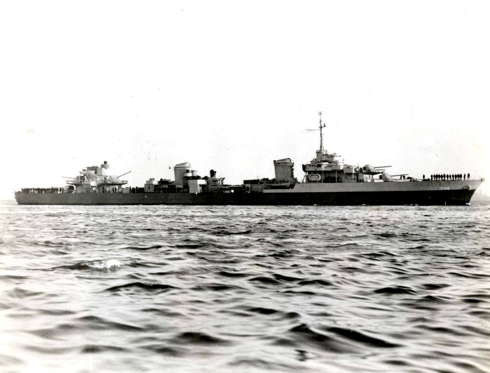 French destroyer Le Triomphant at sea c1944