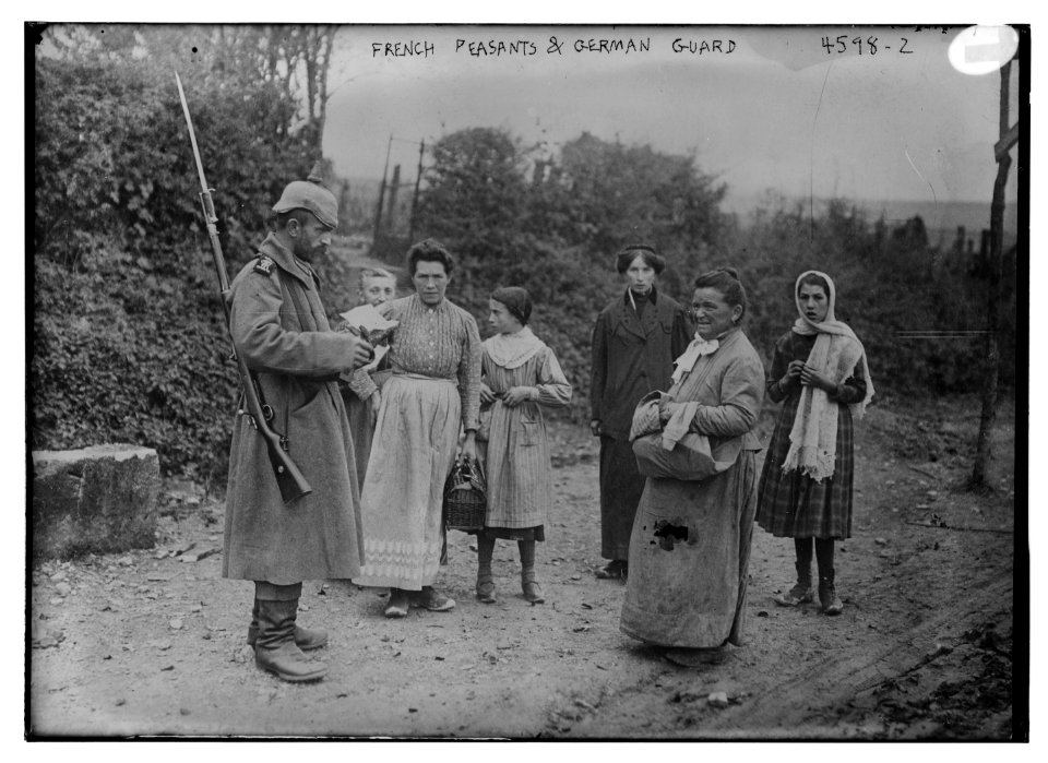 French Peasants & German Guard LCCN2014707021