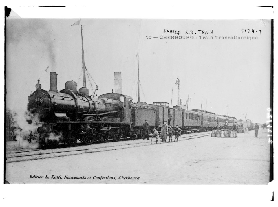 French R.R.(i.e. railroad) train - Cherbourg LCCN2014696932