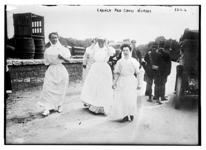 French Red Cross nurses LCCN2014697221