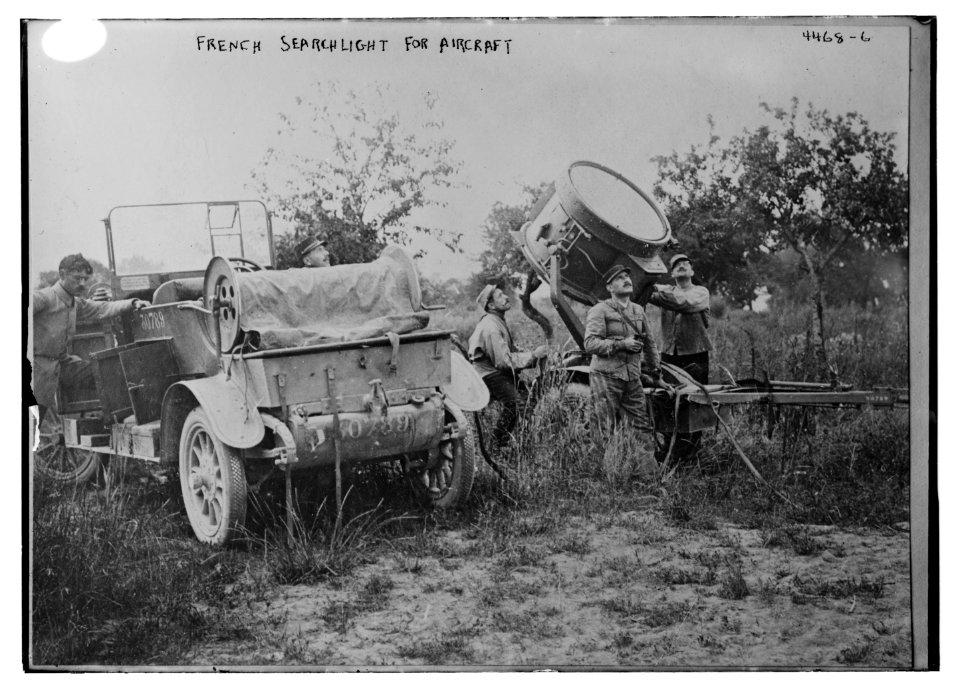 French searchlight for aircraft LCCN2014706252