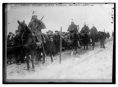 French soldiers Guard Zeppelin Balloon, Luneville LCCN2014696685