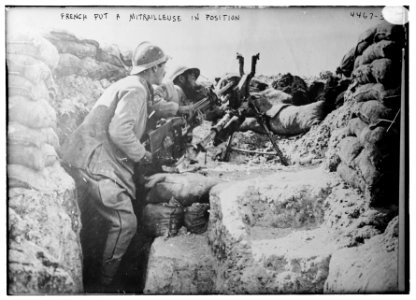 French put a mitrailleuse in position LCCN2014706239
