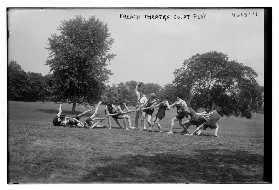 French theatre co. at play LCCN2014707481