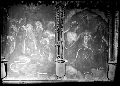 Frescos darrer l'altar major de l'església parroquial de San Martín de Capella photo
