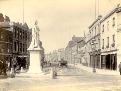 Friar Street, Reading, statue of Queen Victoria, c. 1888 photo