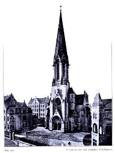 Friedenskirche an der Florastraße in Düsseldorf-Unterbilk, 1896 bis 1899, Architekt Georg Weidenbach, Außenansicht mit seitlichen Pfarrhäusern