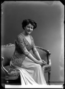 Frida Winnerstrand as Eve de Beaupres in Vännen i huset at Vasateatern 1909 - SMV - GV101