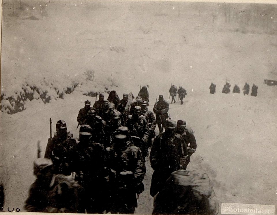 Friccastraße. Im Schnee marschierende Infanterie. (BildID 15635584)