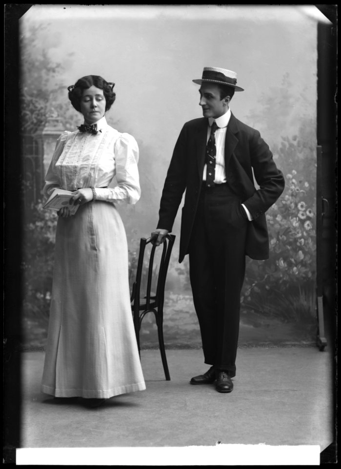 Frida Winnerstrand as Gloria and Olof Winnerstrand as Valentine in Man kan aldrig veta at Vasateatern 1908 - SMV - GV110