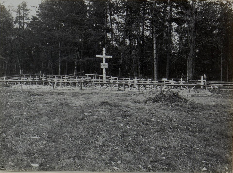 Friedhof des Landwehrinfanterieregimentes Nummer 21 in Bolarka, aufgenommen am 21.X.1915 (BildID 15455723)