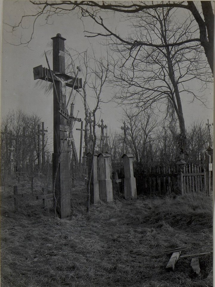 Friedhofpartie von Mikuliczy. März.1918. (BildID 15459352)