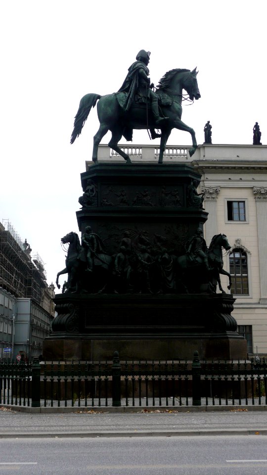 Friedrich der Große Unter den Linden Berlin 3