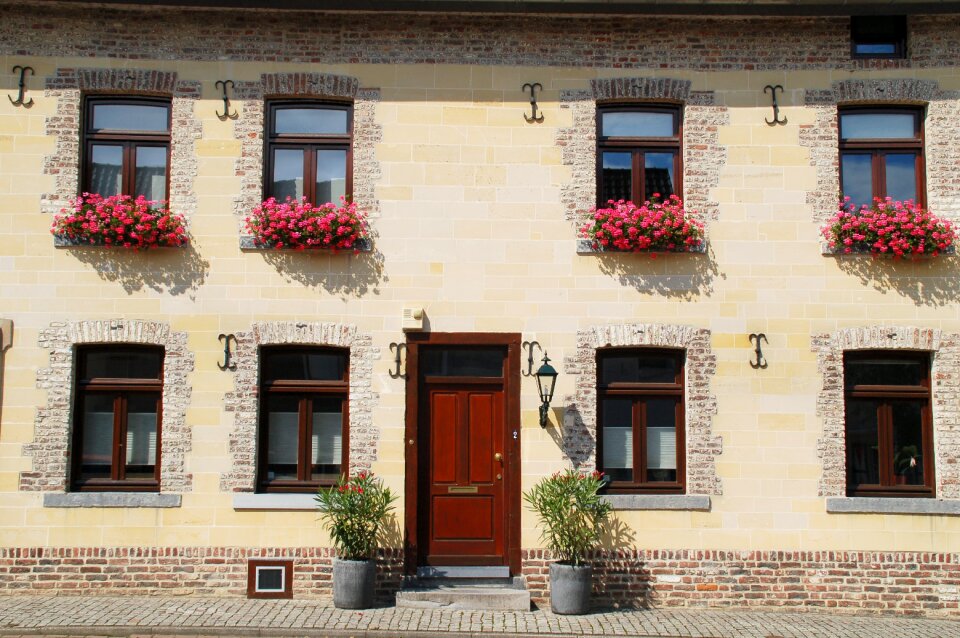 Window facade flower boxes