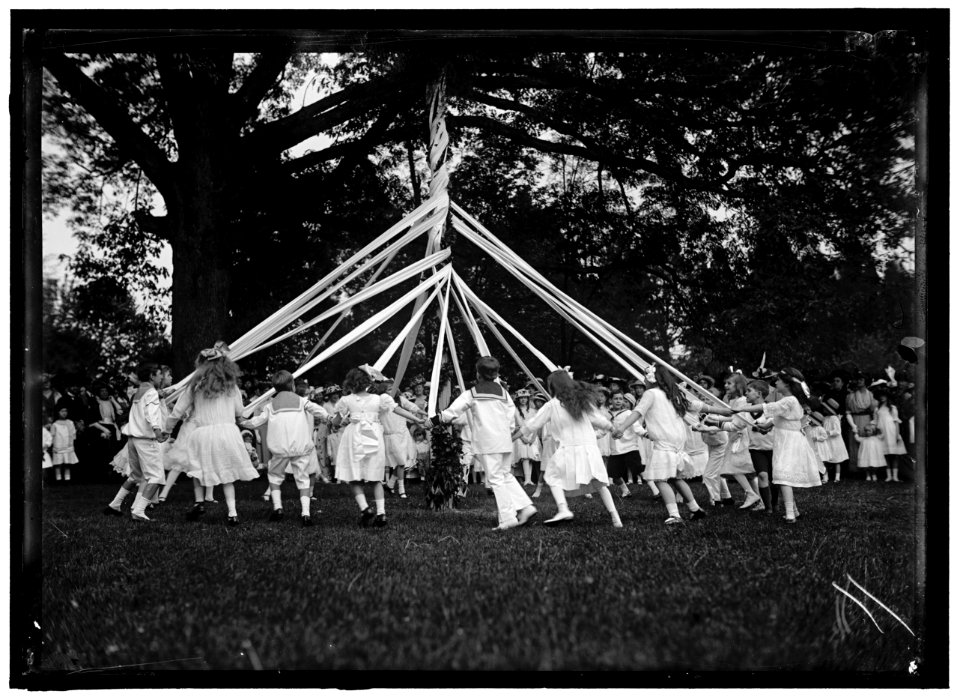 FRIENDSHIP CHARITY FETE. MAYPOLE DANCE LCCN2016866346