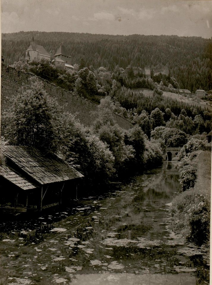 Friesach, Stadtmauer und Graben. (BildID 15509459)