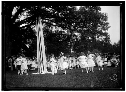 FRIENDSHIP CHARITY FETE. MAYPOLE DANCE LCCN2016866347