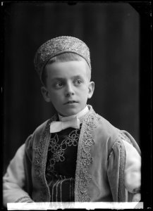 Fritz Hellman in Den glada änkan som varietédiva at Djurgårdsteatern 1907 - SMV - NH041