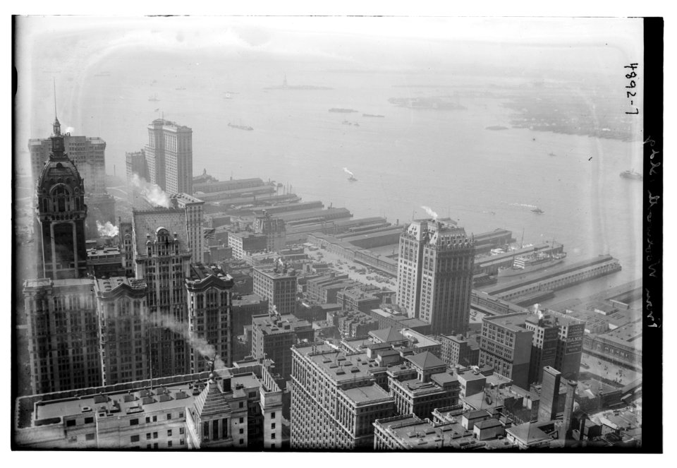 From Woolworth Bldg. LCCN2014708786