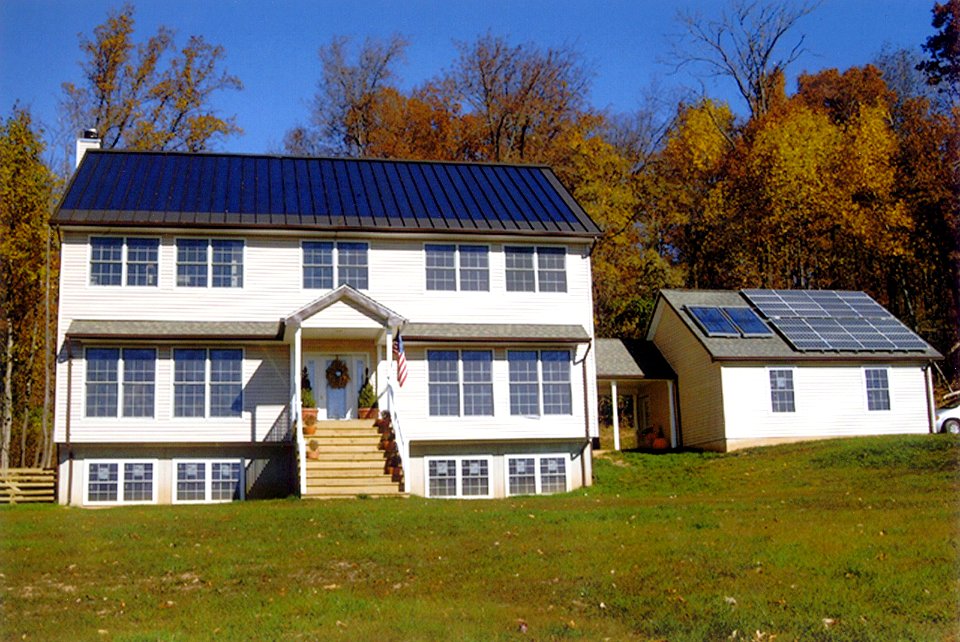 FRONT VIEW OF THE SOLAR PATRIOT HOUSE