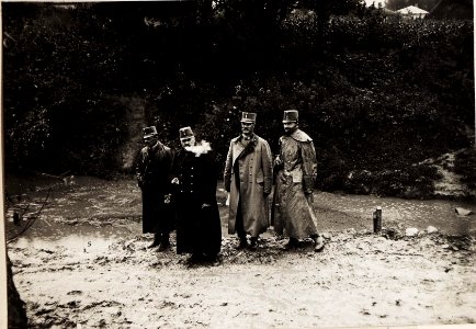 Frontbesuch des Kaisers Karl I. während der erfolgreichen Gegenoffensive in Galizien. Schwierigkeiten während der Reise (BildID 15566494)
