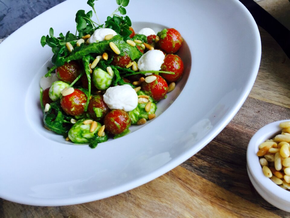 Tomatoes persillepesto watercress