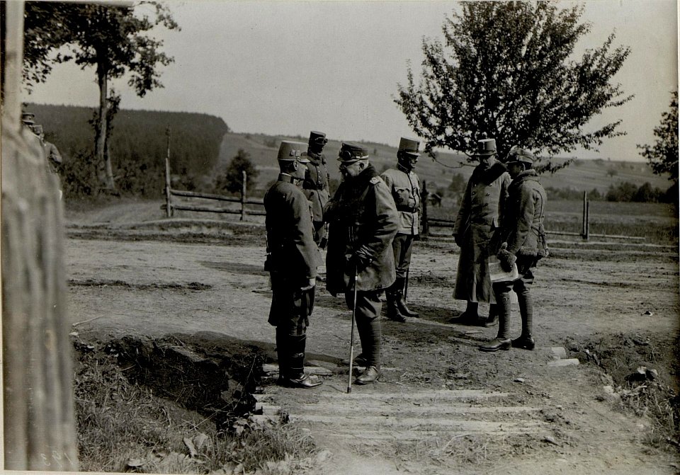 Frontbesuch des bulgarischen Zaren Ferdinand I., Gespräch der Kommandeure (BildID 15550622)