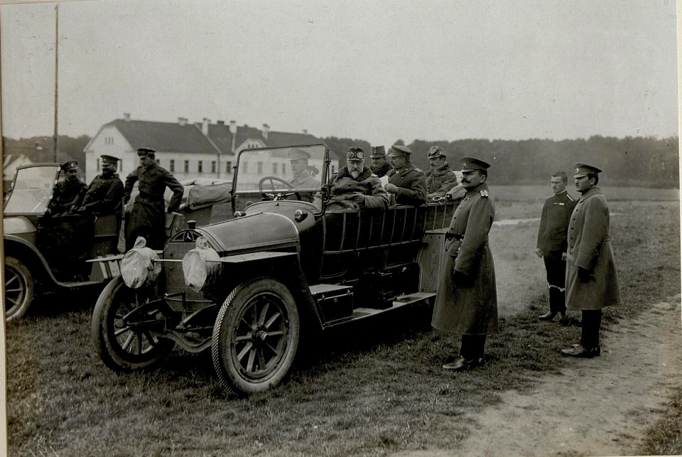 Frontbesuch des bulgarischen Zaren Ferdinand I., gemeinsame Fahrt des Zaren und Erzherzog Karls an die Front (BildID 15550608)