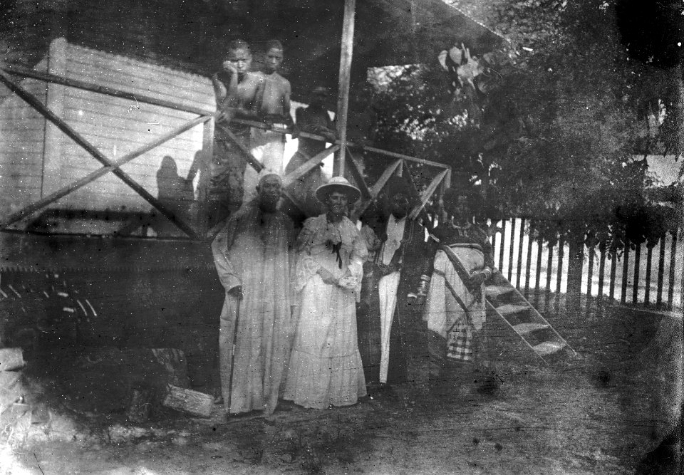 Fru Richman med kocken och betjänten. Datum, 1906. Ort, Majunga, Madagaskar. Majunga - SMVK - 021828